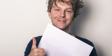 Rising Strong: Inspirational Quotes on Overcoming Adversity and Building Resilience