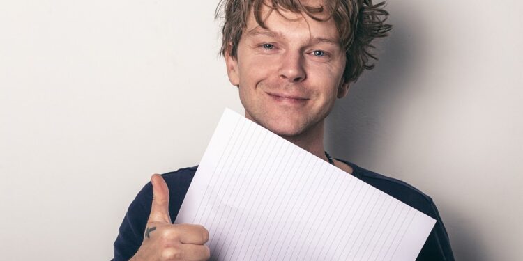 Rising Strong: Inspirational Quotes on Overcoming Adversity and Building Resilience