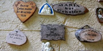 Rising Above: Inspirational Quotes on Overcoming Life’s Greatest Obstacles